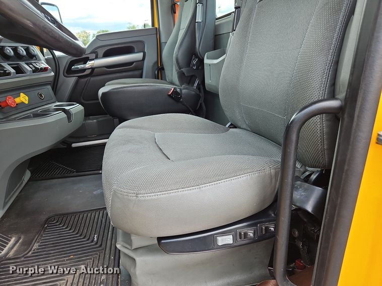 image for item OK9904 2020 Kenworth  T680 semi truck