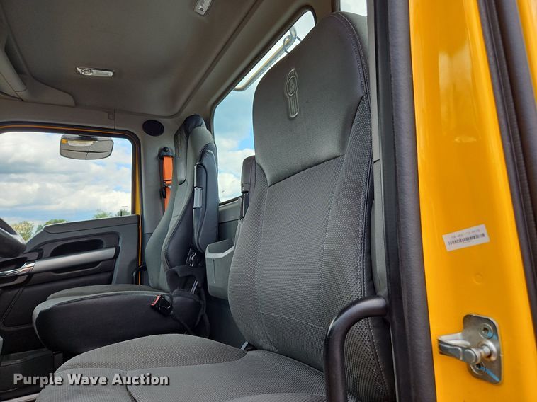 image for item OK9904 2020 Kenworth  T680 semi truck