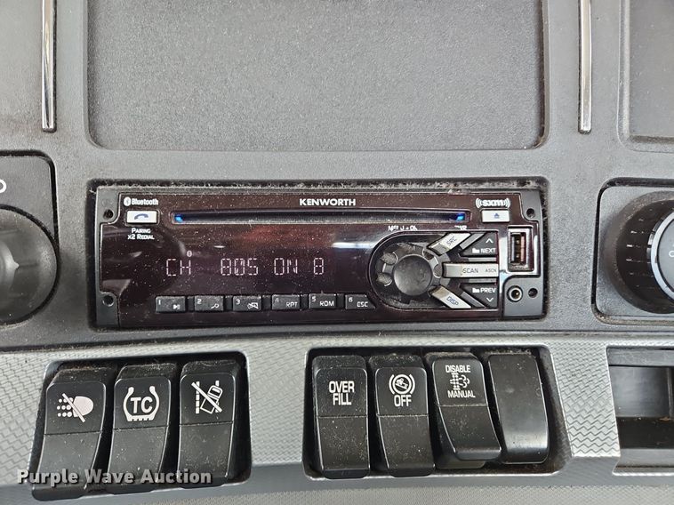 image for item OK9904 2020 Kenworth  T680 semi truck