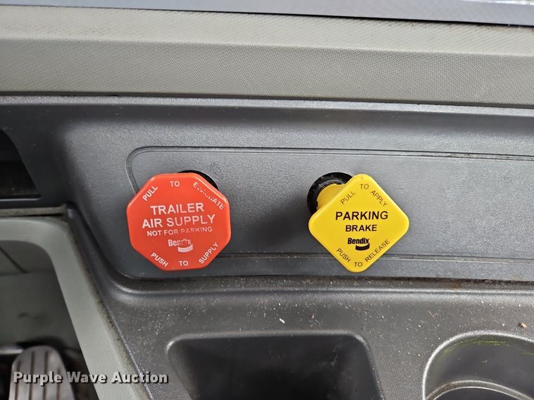 image for item OK9904 2020 Kenworth  T680 semi truck