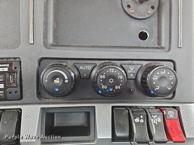 image for item OK9904 2020 Kenworth  T680 semi truck