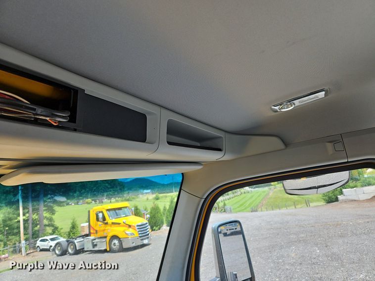 image for item OK9904 2020 Kenworth  T680 semi truck