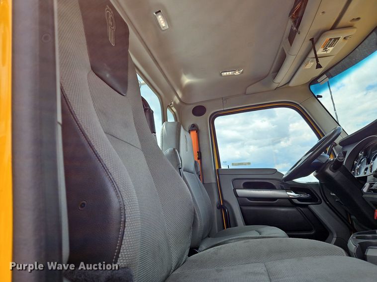 image for item OK9904 2020 Kenworth  T680 semi truck