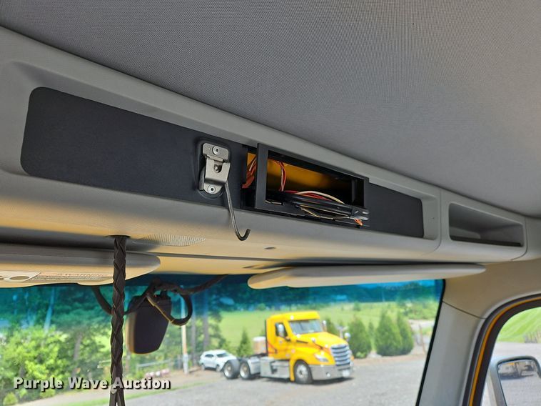 image for item OK9904 2020 Kenworth  T680 semi truck