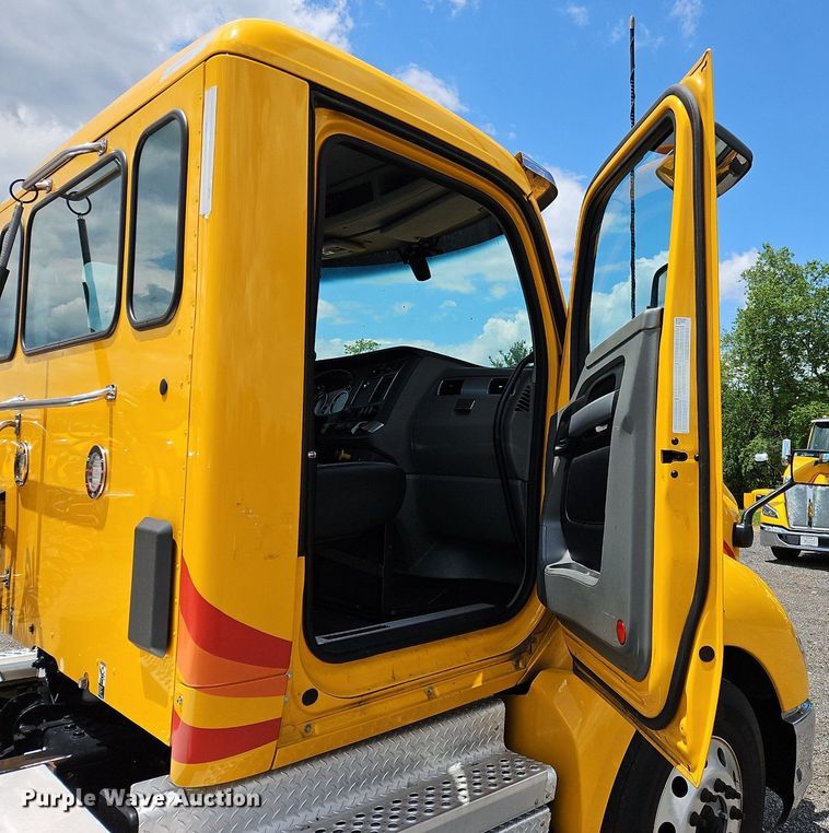 image for item OK9904 2020 Kenworth  T680 semi truck