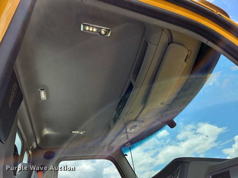 image for item OK9904 2020 Kenworth  T680 semi truck