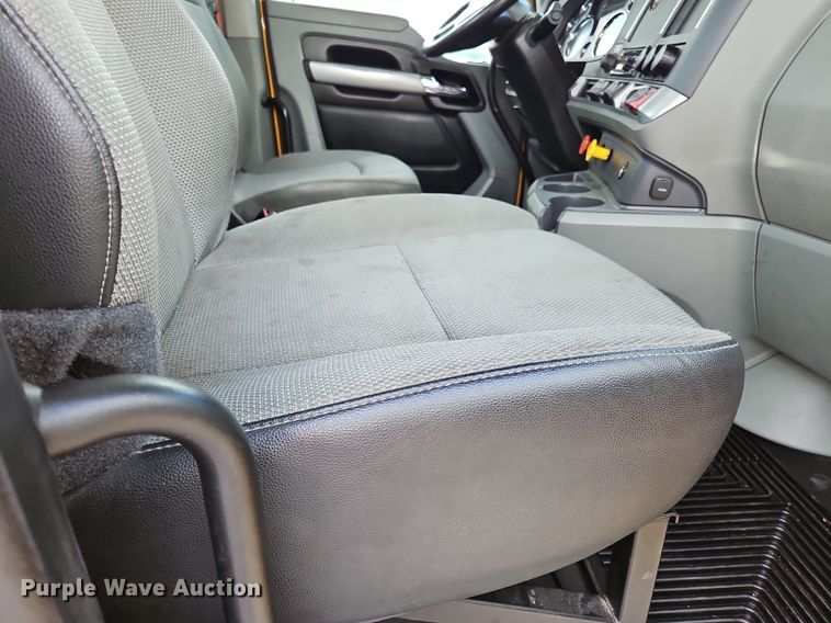 image for item OK9904 2020 Kenworth  T680 semi truck