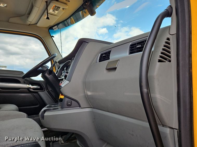 image for item OK9904 2020 Kenworth  T680 semi truck