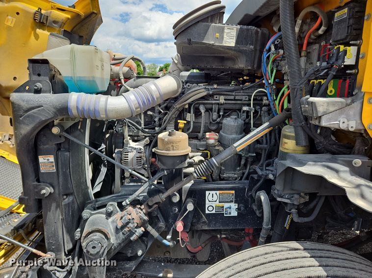 image for item OK9904 2020 Kenworth  T680 semi truck