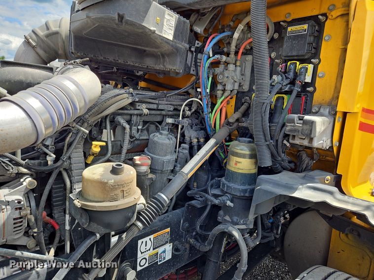 image for item OK9904 2020 Kenworth  T680 semi truck