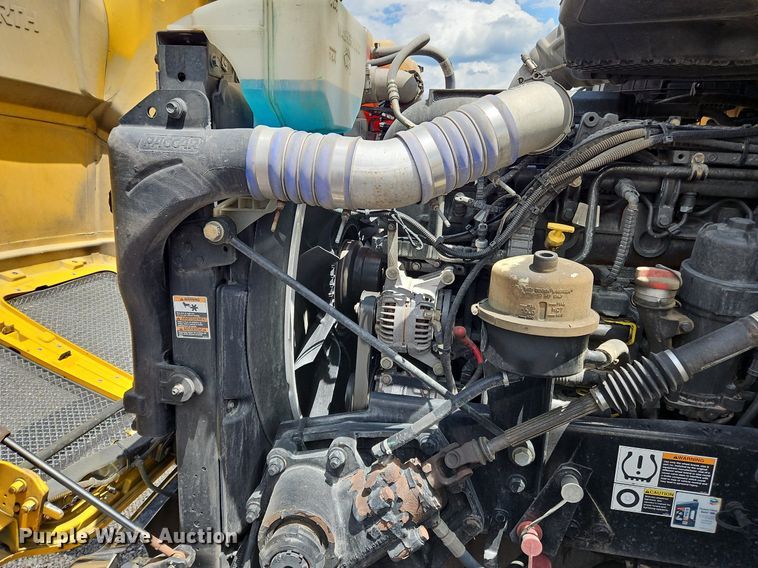 image for item OK9904 2020 Kenworth  T680 semi truck