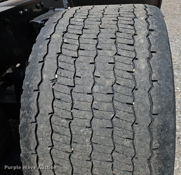 image for item OK9904 2020 Kenworth  T680 semi truck