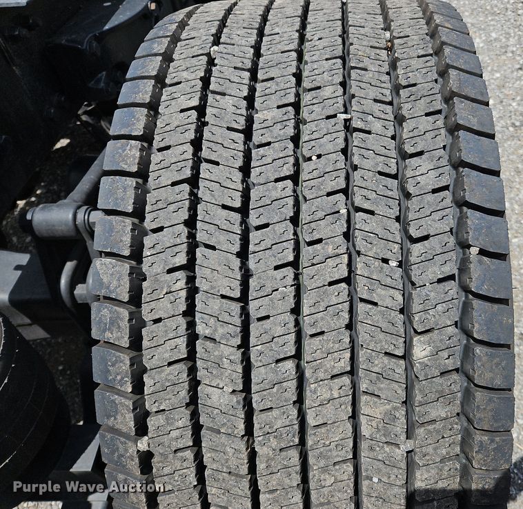 image for item OK9904 2020 Kenworth  T680 semi truck