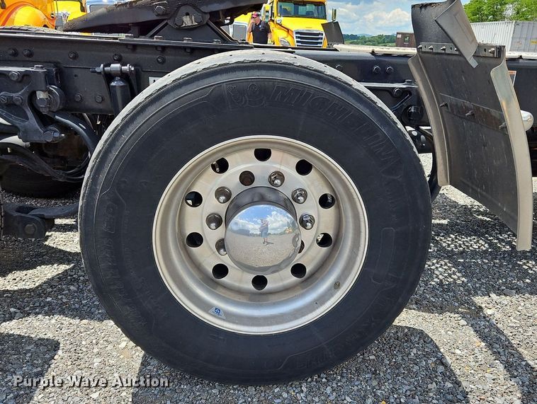 image for item OK9904 2020 Kenworth  T680 semi truck