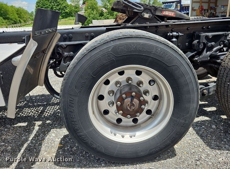 image for item OK9904 2020 Kenworth  T680 semi truck