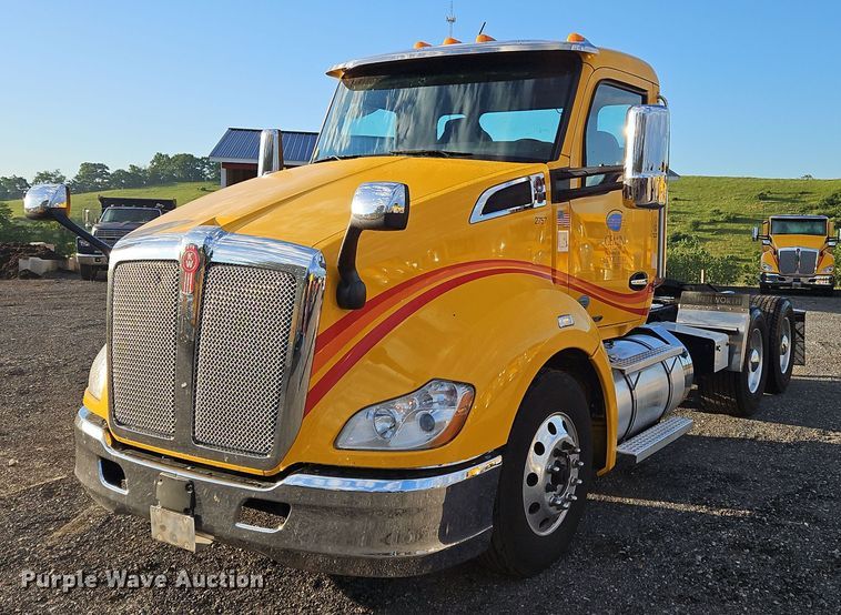 image for item OK9910 2020 Kenworth T680 semi truck