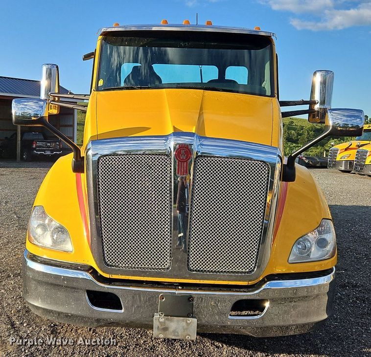 image for item OK9910 2020 Kenworth T680 semi truck