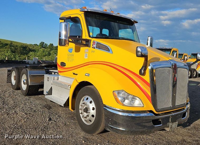 image for item OK9910 2020 Kenworth T680 semi truck