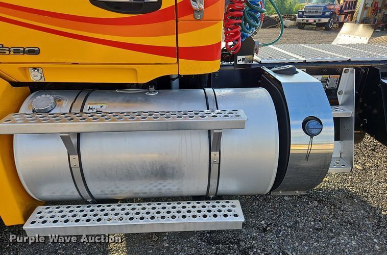 image for item OK9910 2020 Kenworth T680 semi truck