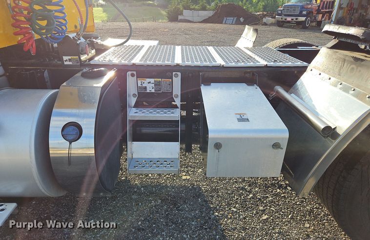 image for item OK9910 2020 Kenworth T680 semi truck