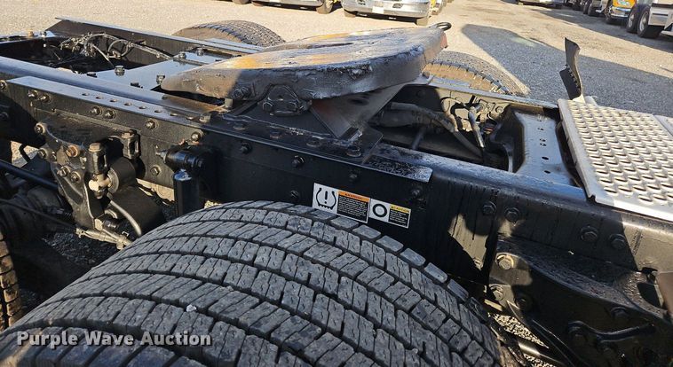 image for item OK9910 2020 Kenworth T680 semi truck