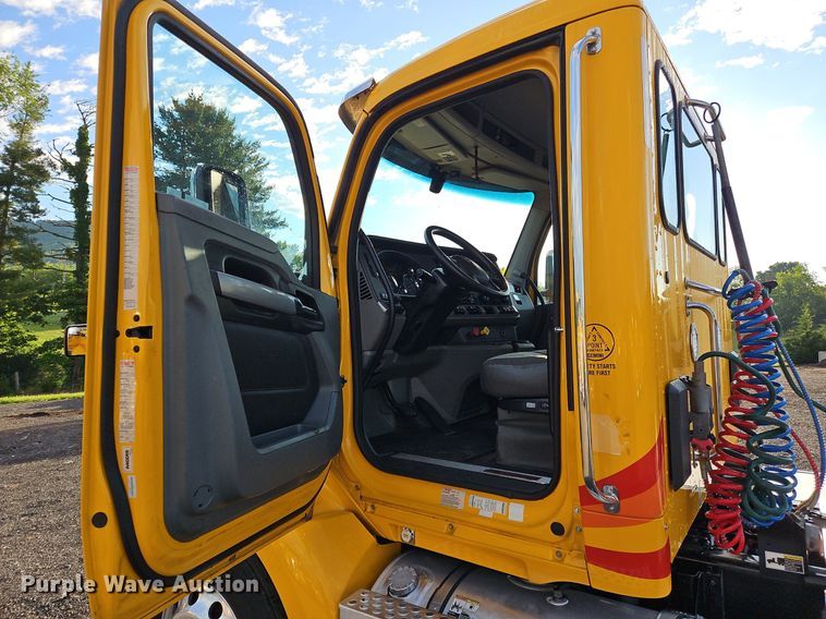 image for item OK9910 2020 Kenworth T680 semi truck