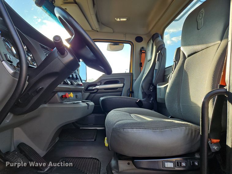 image for item OK9910 2020 Kenworth T680 semi truck