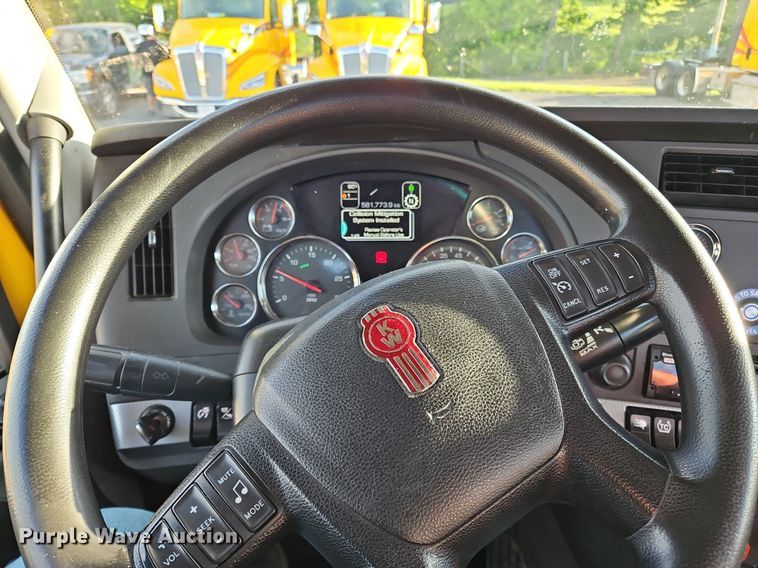 image for item OK9910 2020 Kenworth T680 semi truck