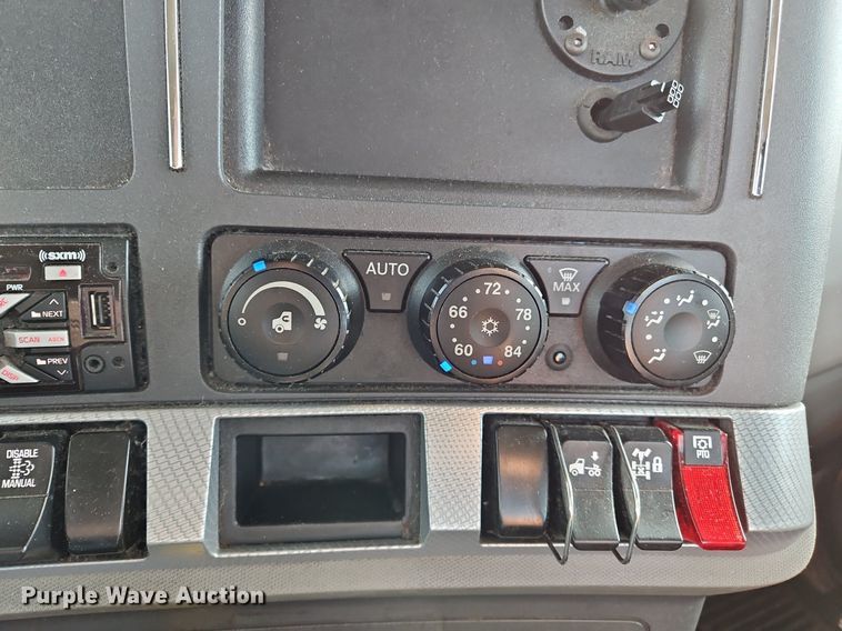 image for item OK9910 2020 Kenworth T680 semi truck