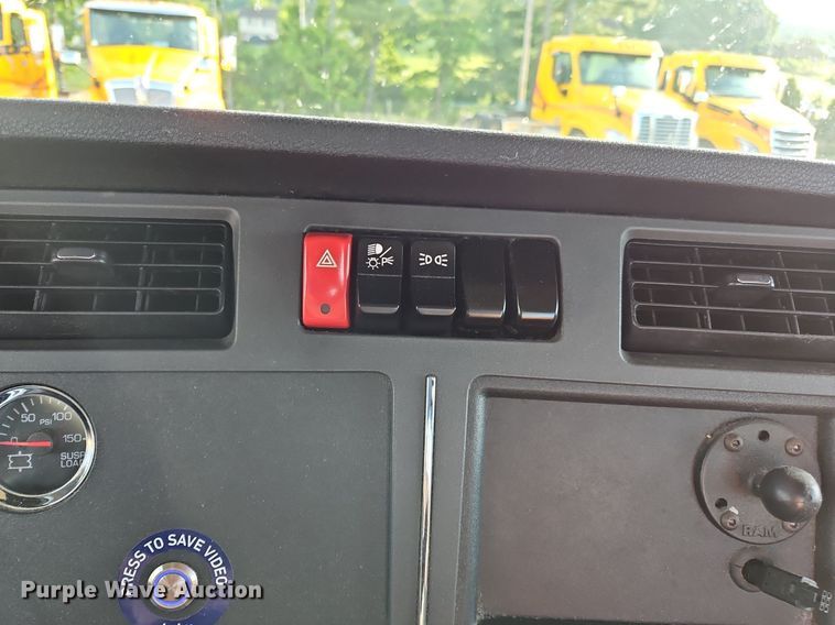 image for item OK9910 2020 Kenworth T680 semi truck