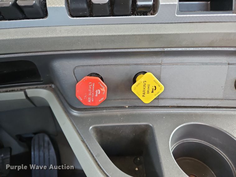 image for item OK9910 2020 Kenworth T680 semi truck