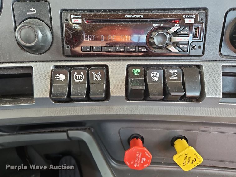 image for item OK9910 2020 Kenworth T680 semi truck