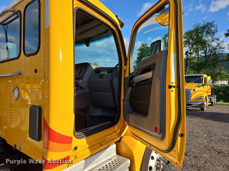 image for item OK9910 2020 Kenworth T680 semi truck