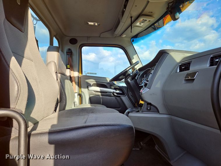 image for item OK9910 2020 Kenworth T680 semi truck