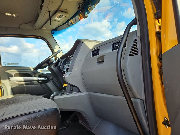 image for item OK9910 2020 Kenworth T680 semi truck