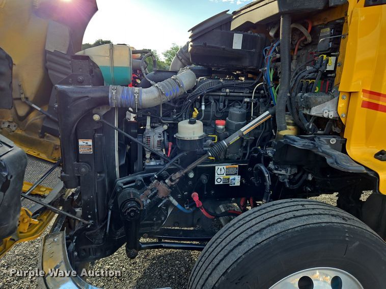 image for item OK9910 2020 Kenworth T680 semi truck