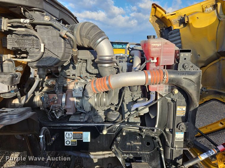 image for item OK9910 2020 Kenworth T680 semi truck