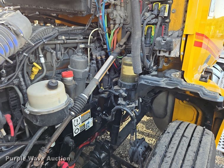 image for item OK9910 2020 Kenworth T680 semi truck