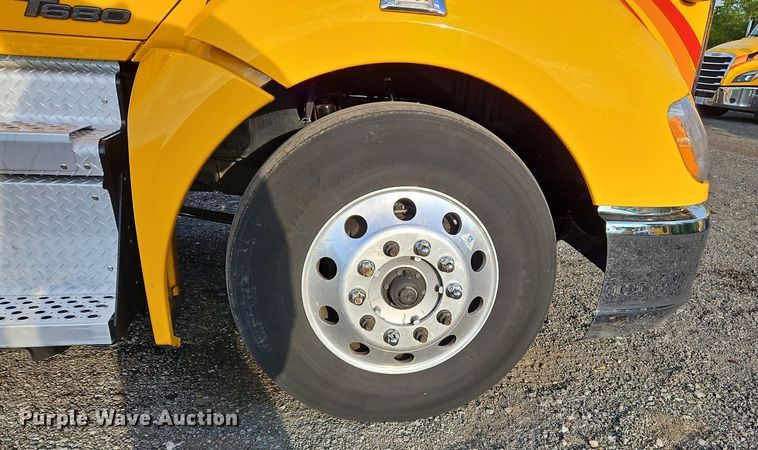 image for item OK9910 2020 Kenworth T680 semi truck