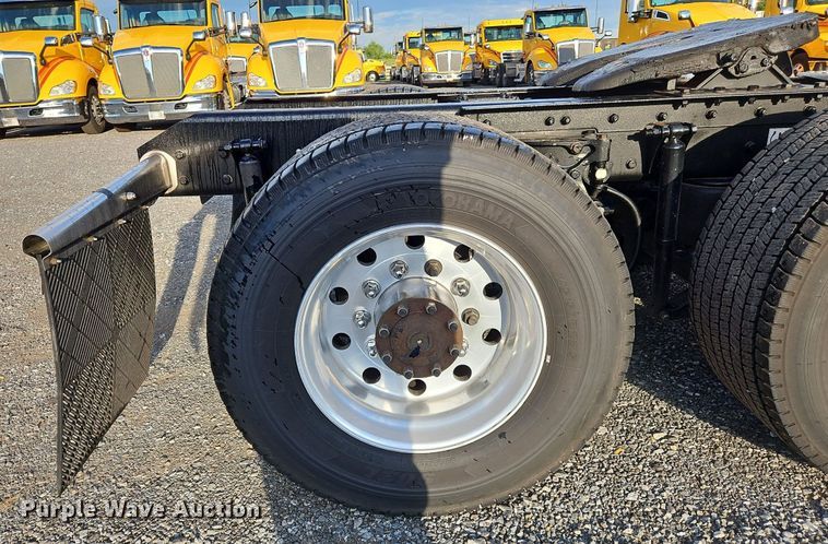 image for item OK9910 2020 Kenworth T680 semi truck