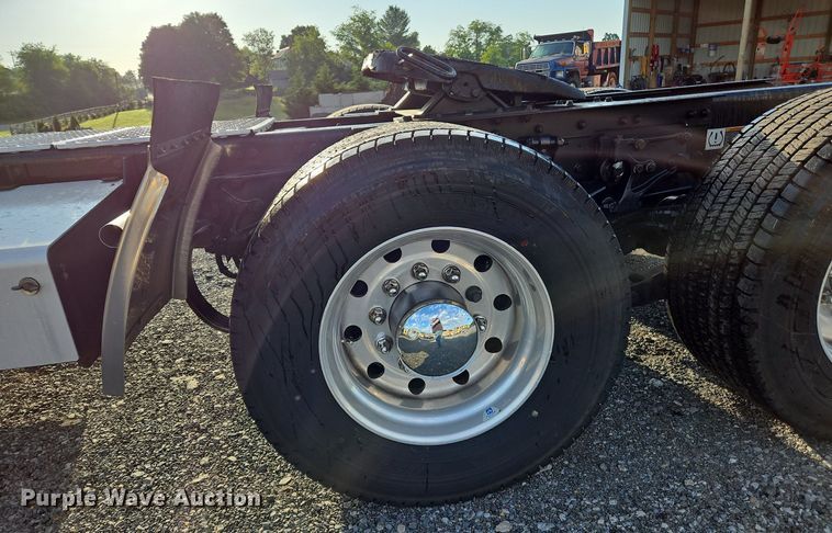 image for item OK9910 2020 Kenworth T680 semi truck