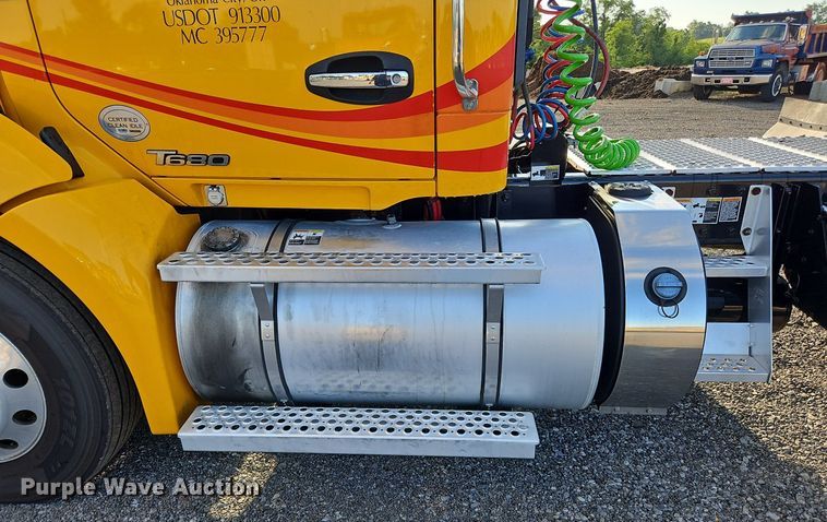 image for item OK9914 2020 Kenworth  T680 semi truck