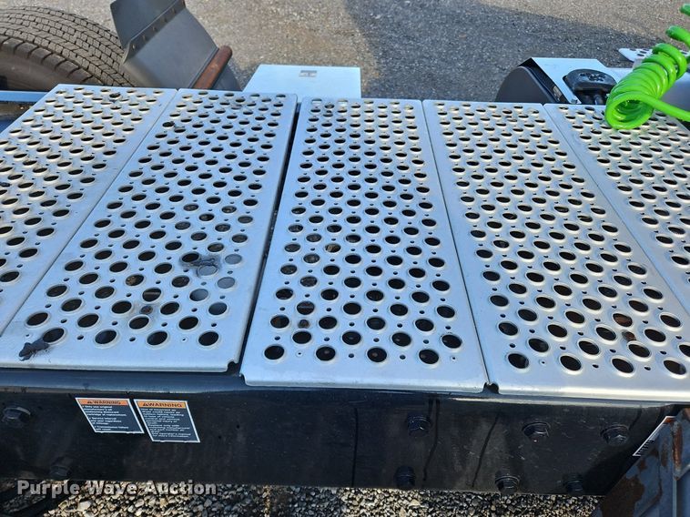 image for item OK9914 2020 Kenworth  T680 semi truck