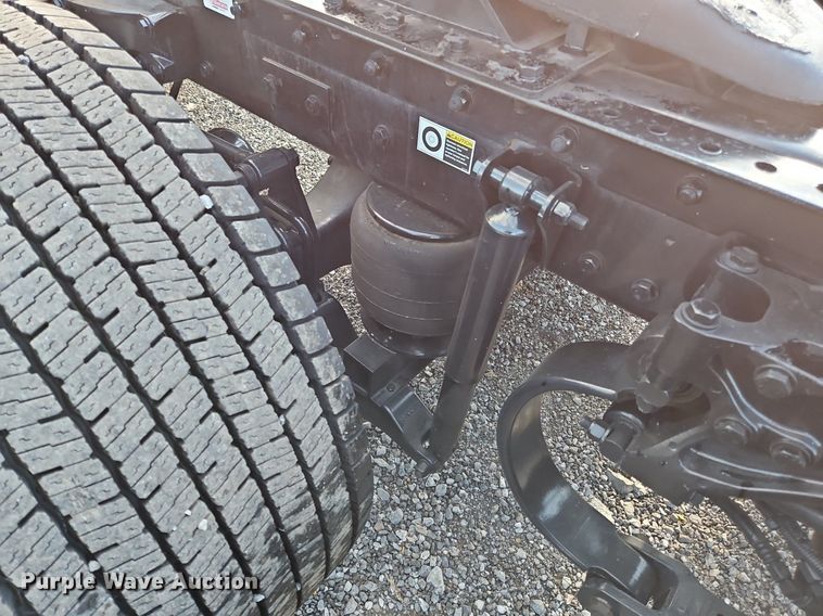 image for item OK9914 2020 Kenworth  T680 semi truck