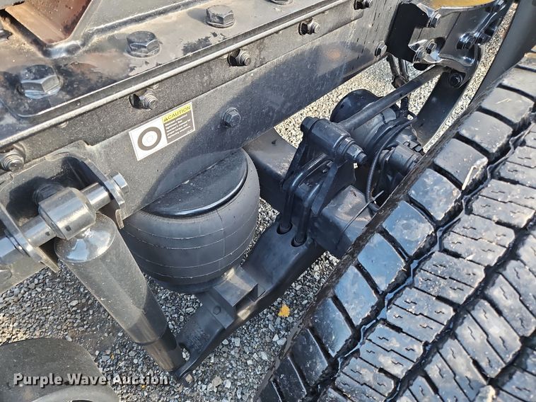 image for item OK9914 2020 Kenworth  T680 semi truck