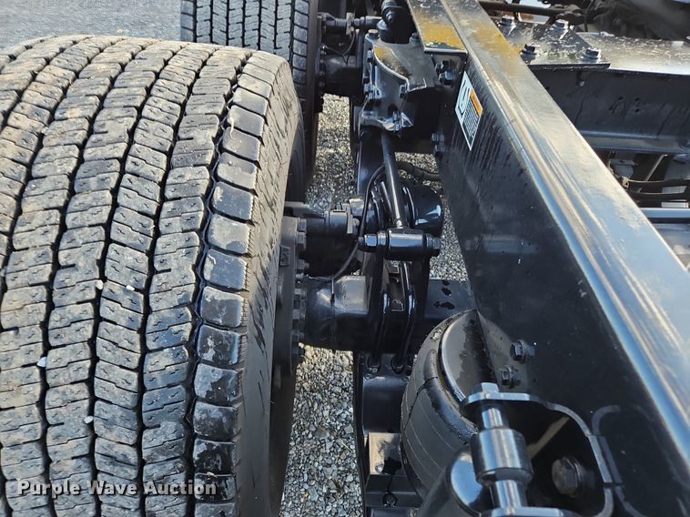 image for item OK9914 2020 Kenworth  T680 semi truck