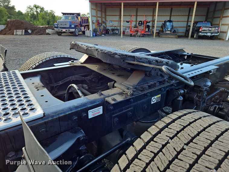 image for item OK9914 2020 Kenworth  T680 semi truck