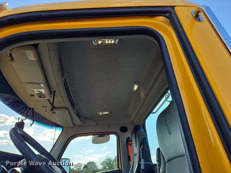 image for item OK9914 2020 Kenworth  T680 semi truck