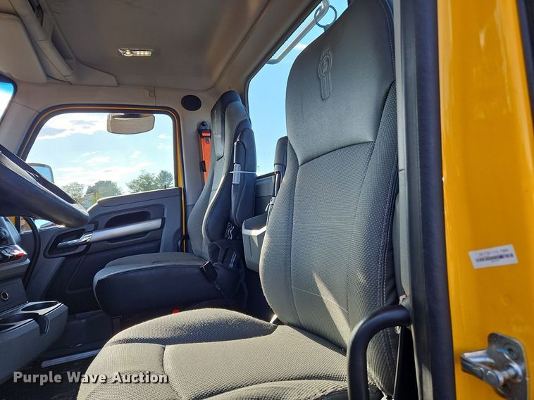 image for item OK9914 2020 Kenworth  T680 semi truck