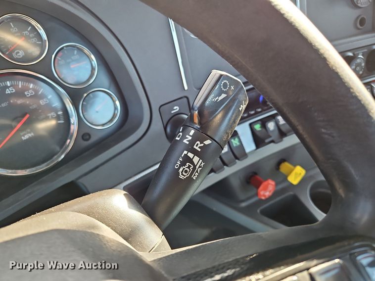 image for item OK9914 2020 Kenworth  T680 semi truck